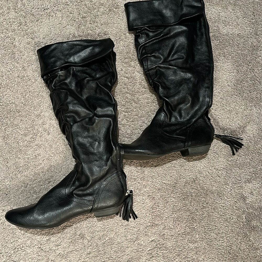 Tall black ladies boots size 6.5
